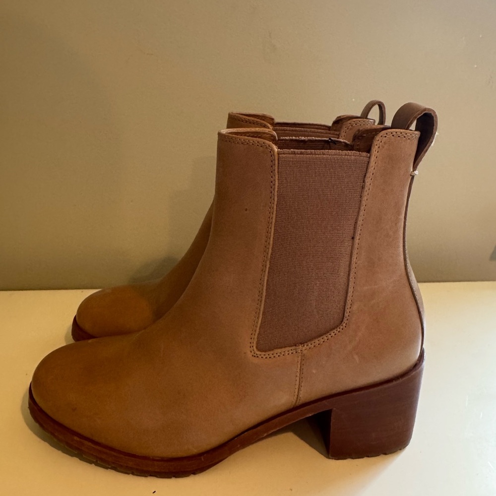 Nisolo Ana Go-To Heeled Chelsea Boot Almond